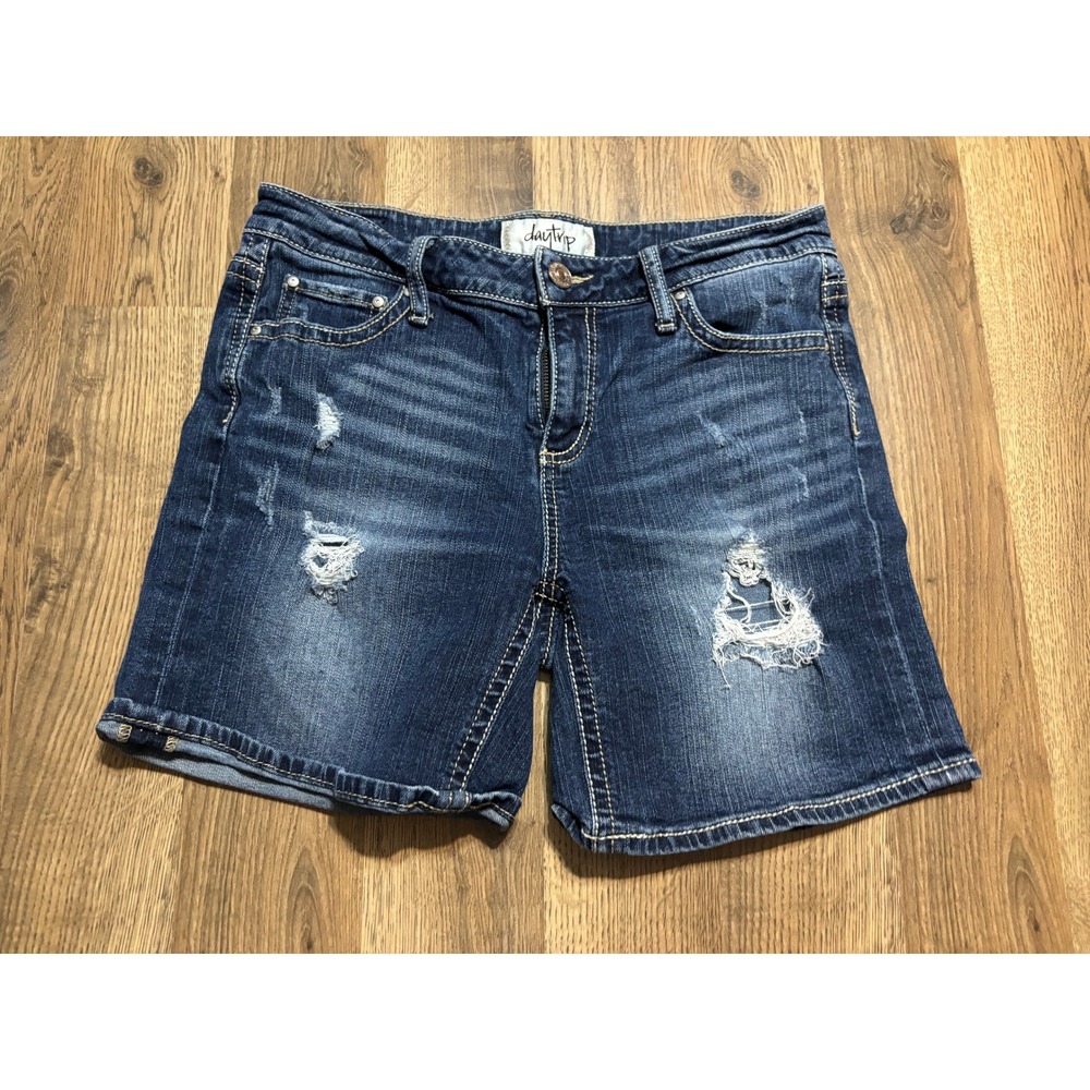 Daytrip Shorts Women Size 28 Dark Wash Denim Distressed Jean Shorts
